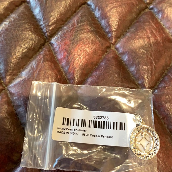 NWT Pearl Shimmer Druzy Quartz Pendant in platinum over Copper 3.35ctw - Picture 3 of 3